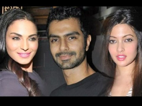 Rivals Veena Malik And Riya Sen May do An Item Song Together - Bollywood News