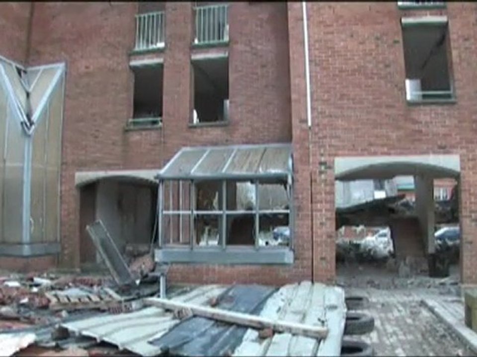 Vidéo place du 8 mai à Aulnoye-Aymeries > La déconstruction