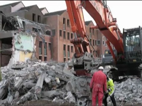 Diaporama place du 8 mai à Aulnoye-Aymeries > La déconstruction