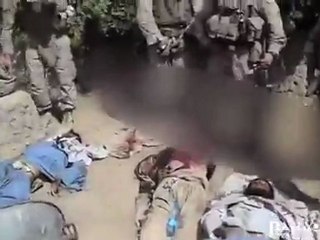 ABD ASKERLERİ TALİBAN CESETLERİNE İŞİYOR