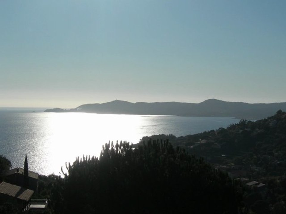 Location villa de vacances vue mer Aiguebelle (Le Lavandou) REF 5LM.wmv(daily)