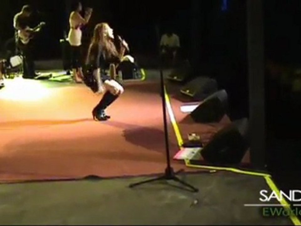 Sandra Echeverria en concierto Si tu te vas