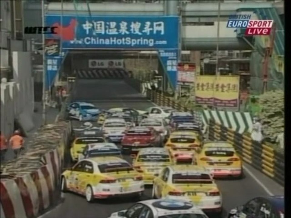 WTCC Macao 2005 Race 1 Massive pile up