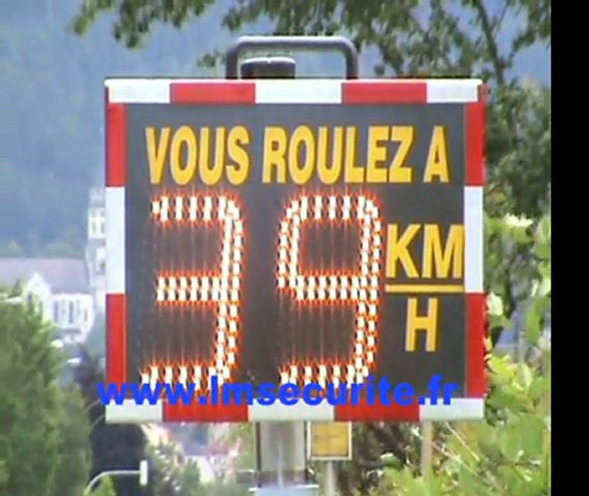 LM  SECURITE  RADAR  PEDAGOGIQUE  LUMINEUX  DE  VITESSE  VIASIS  BASIC