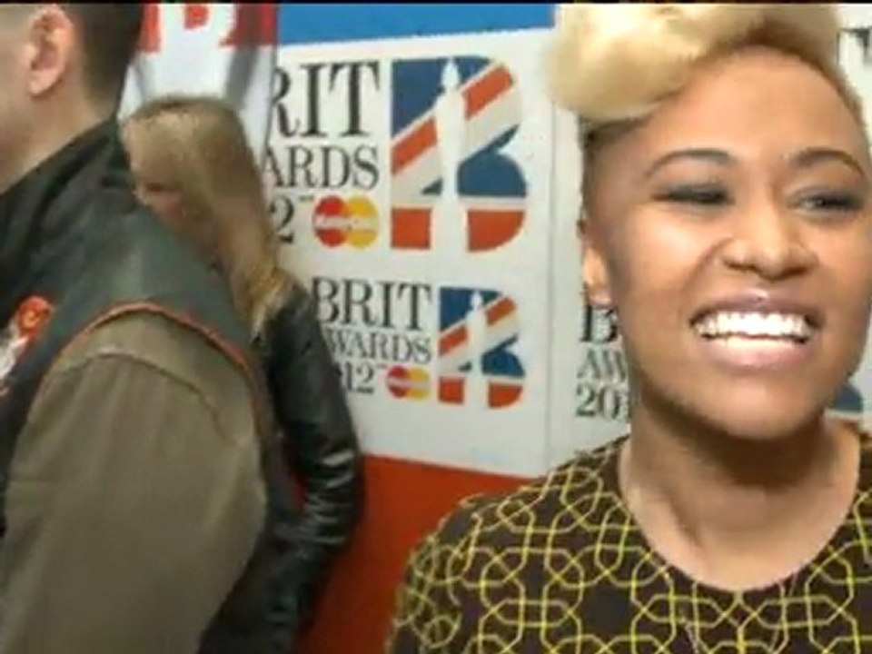 Emeli Sande shows off her engagement ring