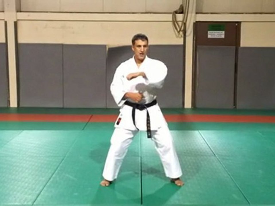 Uraken Uchi : Le revers du poing