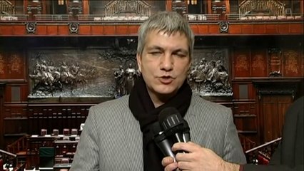 Vendola - Giusto scendere in piazza per difendere la democrazia