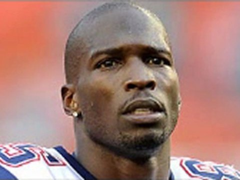 OMG!! Chad Ochocinco ignores Twitter follower; makes it up to him [VIDEO REPORT]