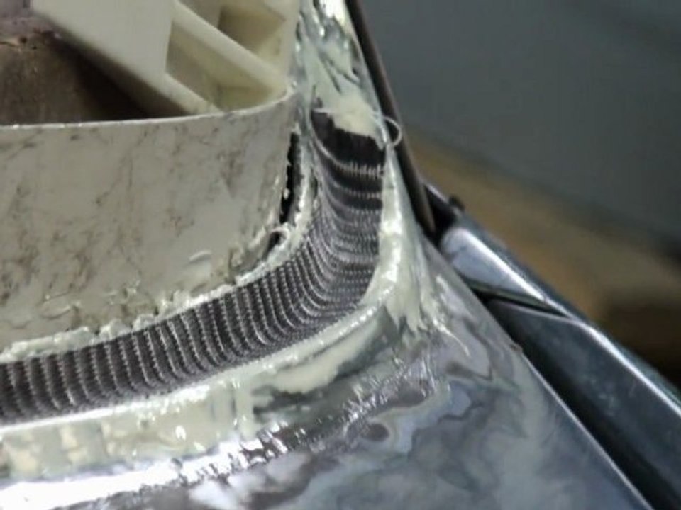 Résine époxy et fibres de carbone pour la rénovation d'une baie de pare brises Jaguar XJ6 III- 2ème partie