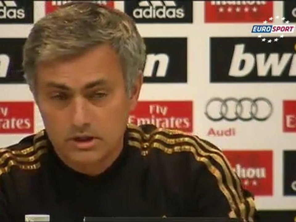 Mourinho Ronaldo'nun arkasında