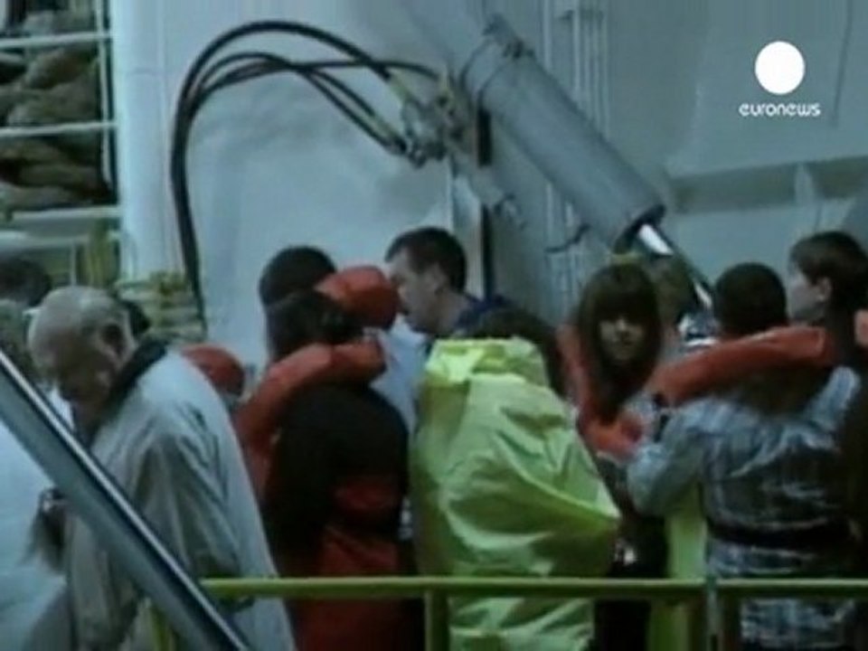 Three die as cruise ship runs aground off Italy