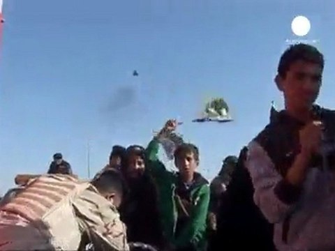 Iraq suicide attack on Shi'ite pilgrims kills dozens