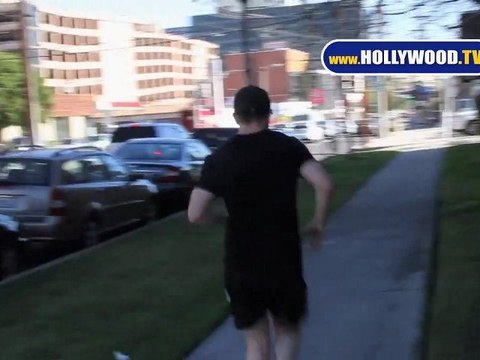 Ricky Gervais Prepares for Golden Globes