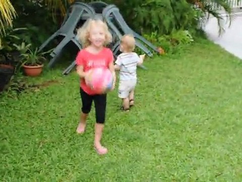 Adrien Amandine dans jardin