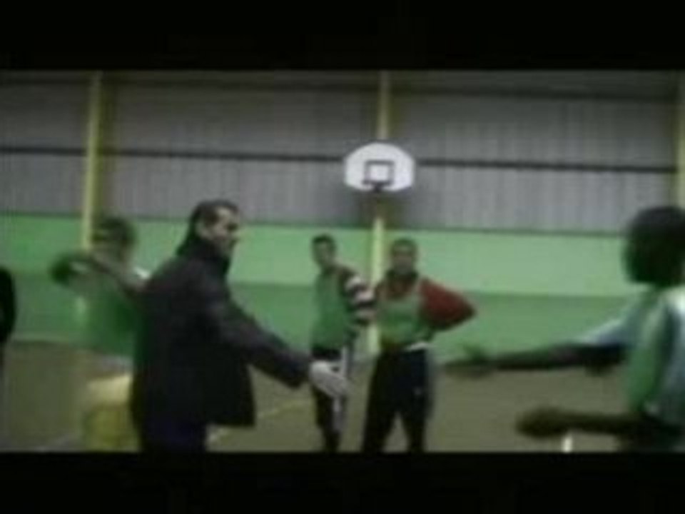 Zidane - petit match avec les jeunes ;)