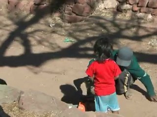 Enfants à El Terrado Potosi Bolivie par Apapaya 2010