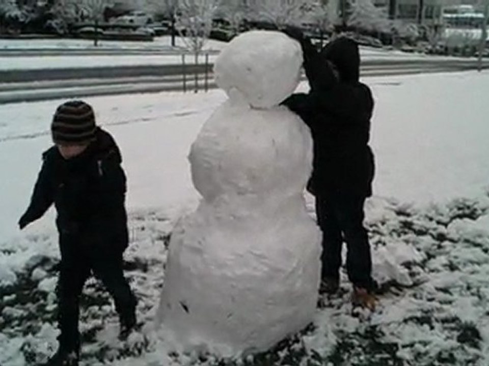 Neige sur Bellevue WA - 15 janvier 2012 - Video#1