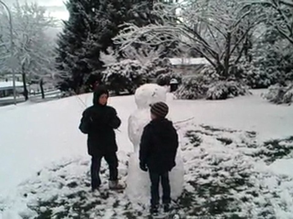 Neige sur Bellevue WA - 15 janvier 2012 - Video#2