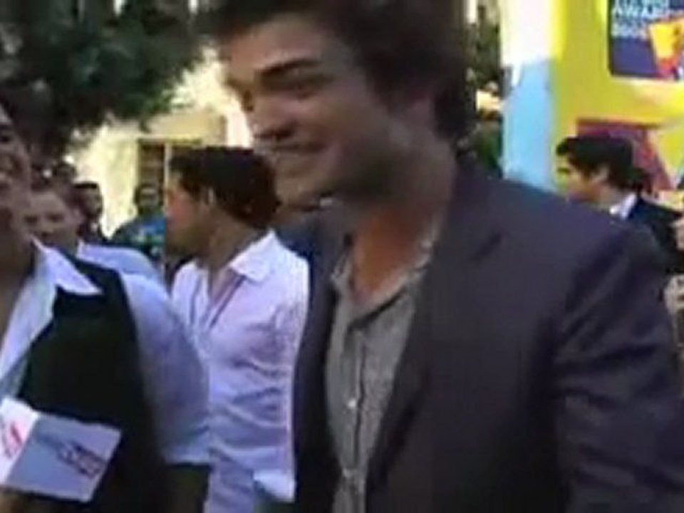 Robert Pattinson on the red carpet   MTV VMAs 2008 interview