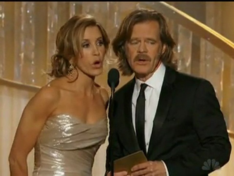GOLDEN GLOBES: Felicity Huffman sings with her husband