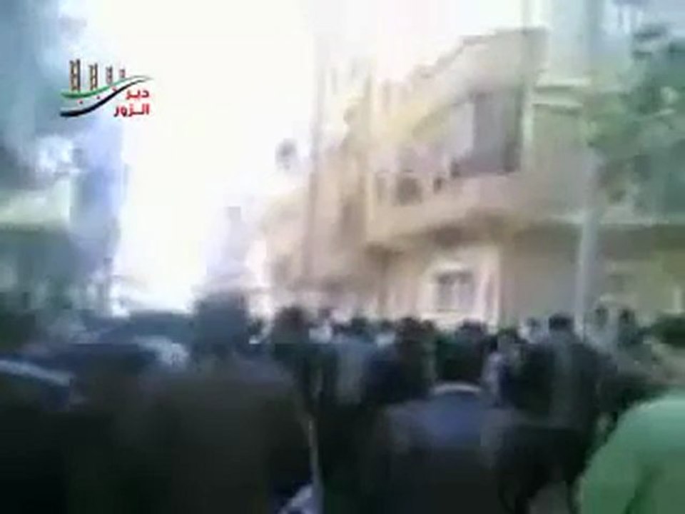 فري برس   ديرالزور جمعة المنطقة العازلة مظاهرة حاشدة في حي الجبيلة 2 12 2011
