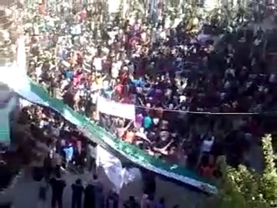 فري برس   ديرالزور مدينة القورية 2 12 2011