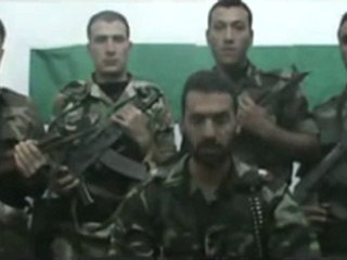 فري برس   حمص الرســـتن   انشقاق الرائد أحمد بحبوح وبعض الجنود 4 12 2011