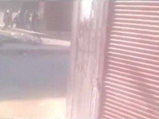 فري برس  الخالديه اصابة أحد الشبان ومحاولة أهل الحي سحبه 4 12 2011