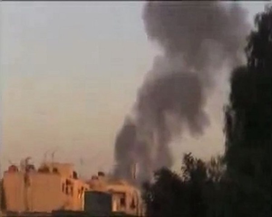 فري برس   حمص حي الخالدية الدخان المتصاعدبعد استهدف الحي من قبل قوات الامن 4 12 2011