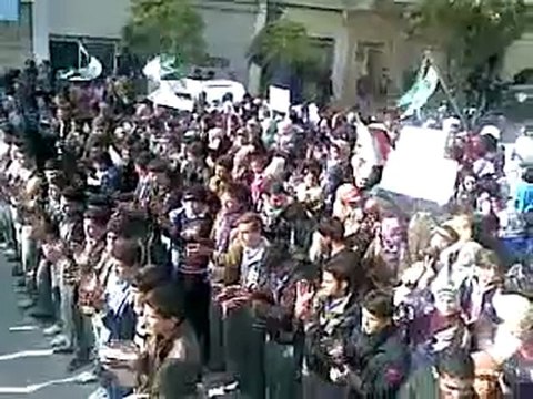 فري برس ادلب معرة حرمة مظاهرة طلابية 5 12 2011