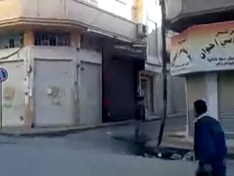 فري برس حمص باب السباع اثار القصف واطلاق النار على المنازل والمحلات التجارية من حاجز الفرابي جمعة المنطقة العازلة مطلبنا 3 12 2011