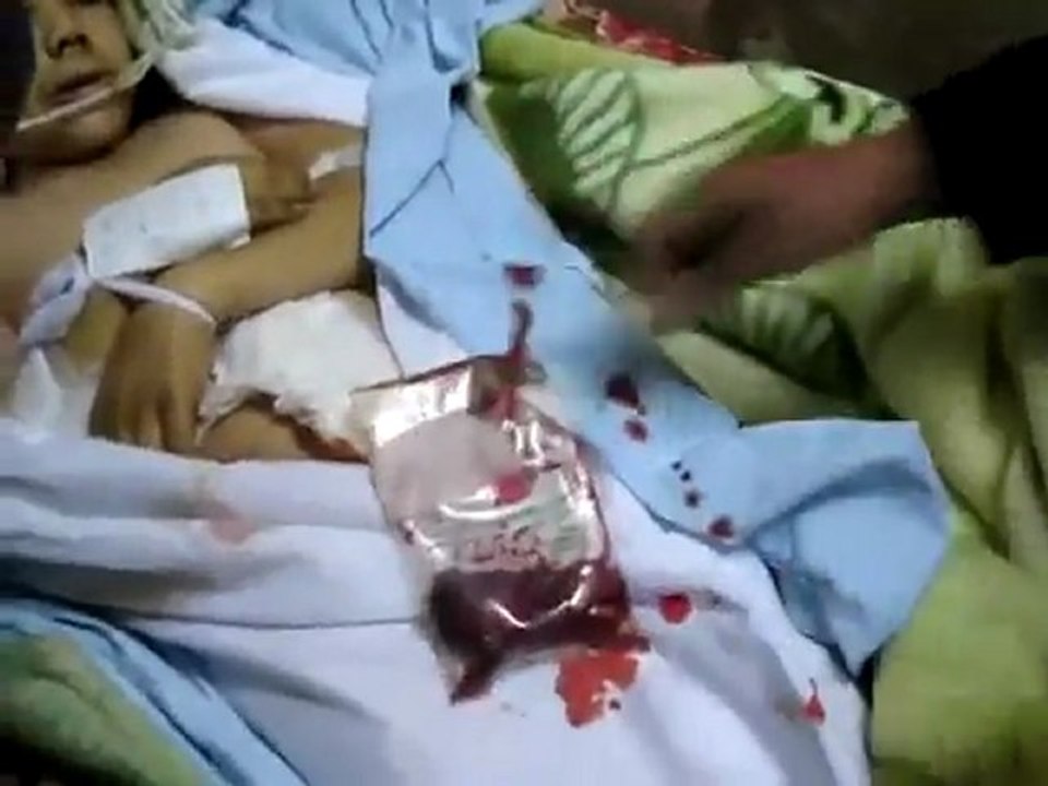 فري برس   حمص دير بعلبة الشهيد الطفل ايوب محمد الفندي 5 12 2011