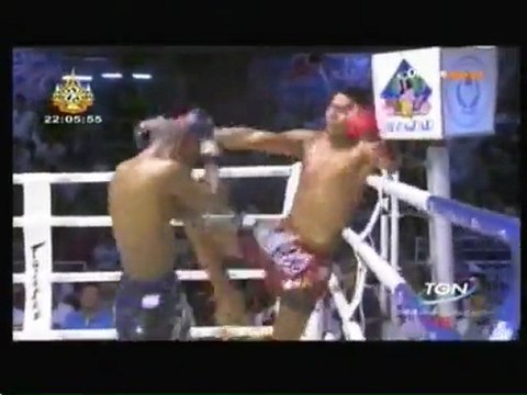 CHARLES FRANCOIS VS ARMIN BLACKDRAGON (Pattaya Theprasit Stadium Thailande 30 Décembre 2011)