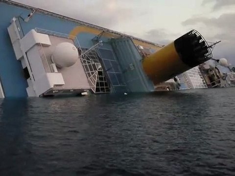 Le Costa Concordia échoué près de l'île du Giglio