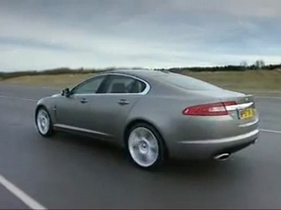 Jaguar XF en circuito