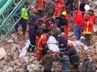 Al menos 24 muertos al derrumbarse un edificio en Beirut