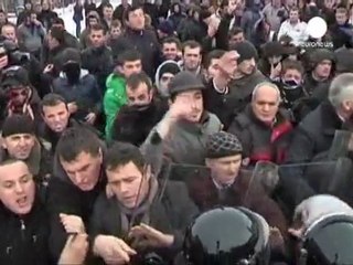 L'Union européenne condamne les heurts près de la...