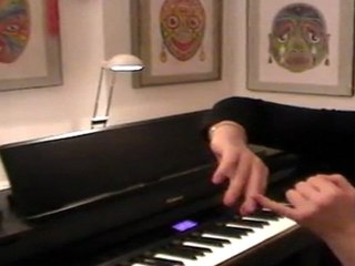 Manucure et piano. Manicure and Piano