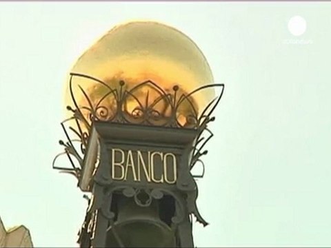 España coloca 4.880 millones a la mitad de interés