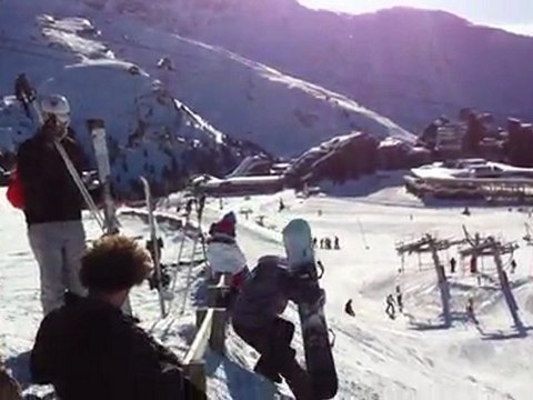 Avoriaz 2012 snowpark Francis - snowboarding - 1er jump parcours bleu