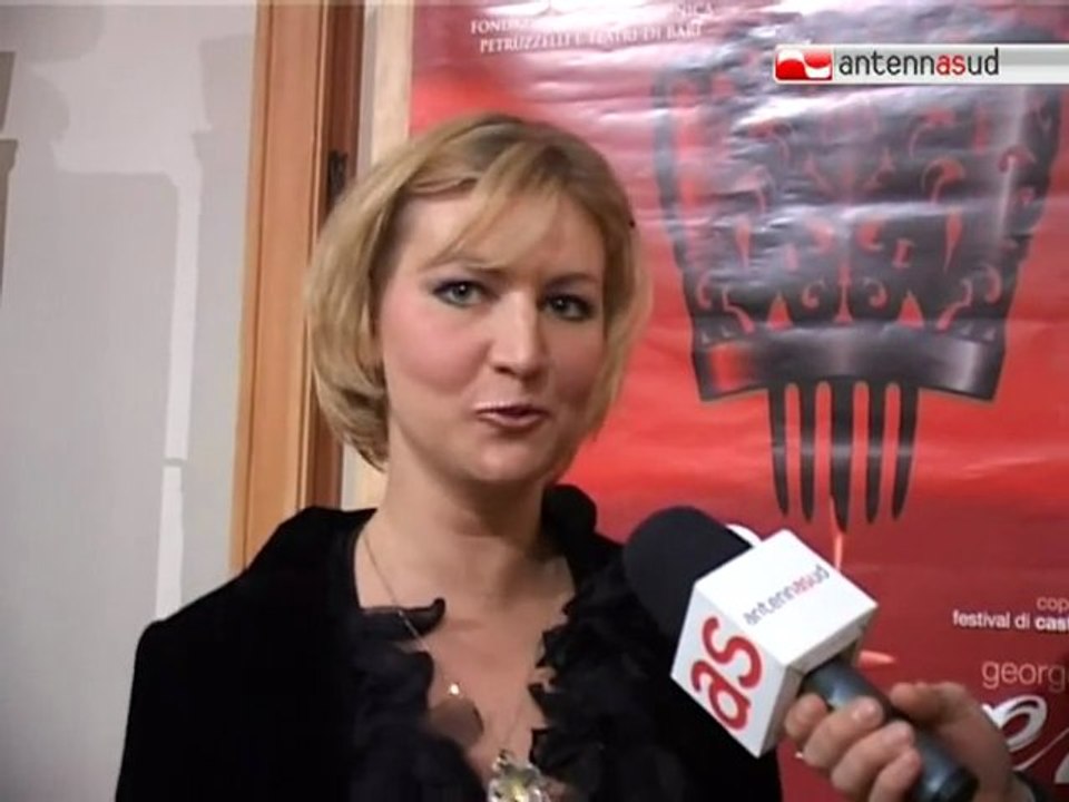 TG 16.01.12 Interpreti e registi nel Foyer del Teatro Petruzzelli, aspettando la Carmen