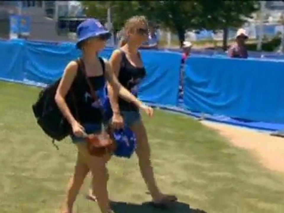 Fans genießen Sonne in Melbourne