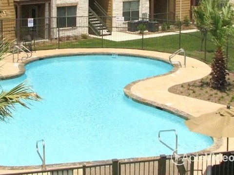 Republic Woodlake Apartments in San Antonio, TX - ...