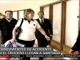 Llegan a Santiago, chilenos sobrevivientes de naufragio