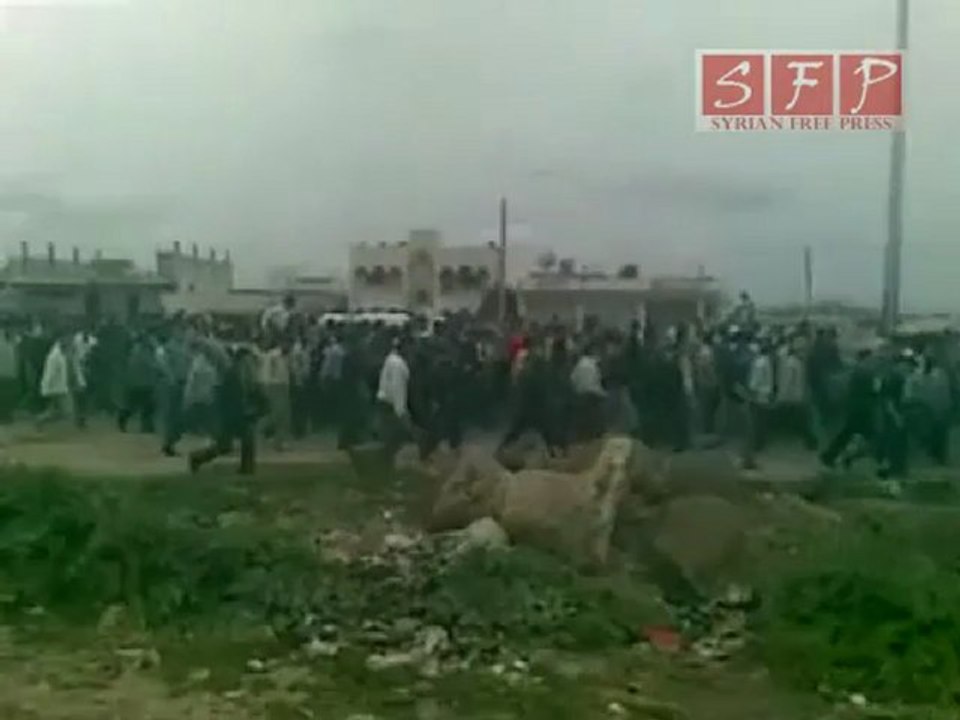 تشييع الشهيد سامر حويري في تلبيسة حمص سوريا 2 4 2011