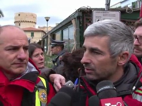 Buscas continuam suspensas