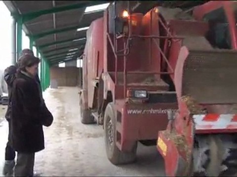 Mme le préfet sur le terrain agricole