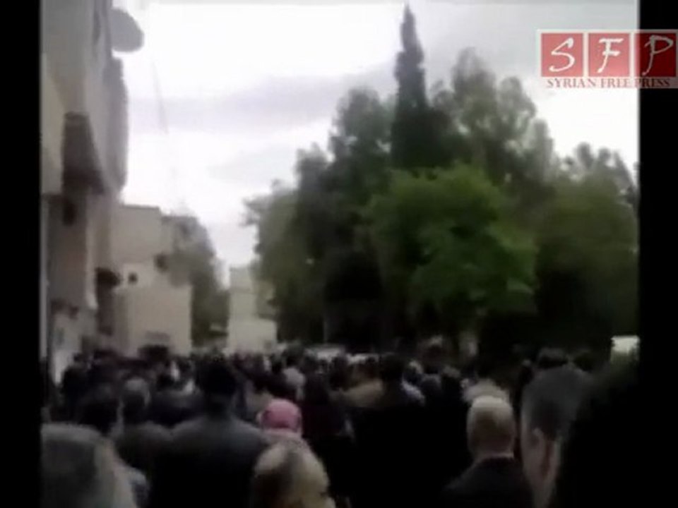 موكب أحد الشهداء حمص باب السباع 23-4-2011