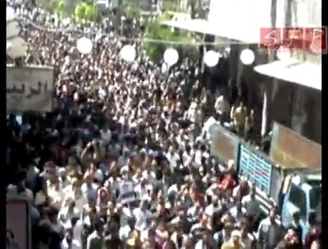 تشييع الشهداء في دوما 24-4-2011 شارع الجلاء