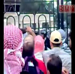 محاصرة الأمن في مبنى الحافظة حماة 29-4-2011